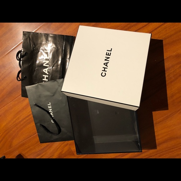 Chanel box and 2 bag - Picture 2 of 3